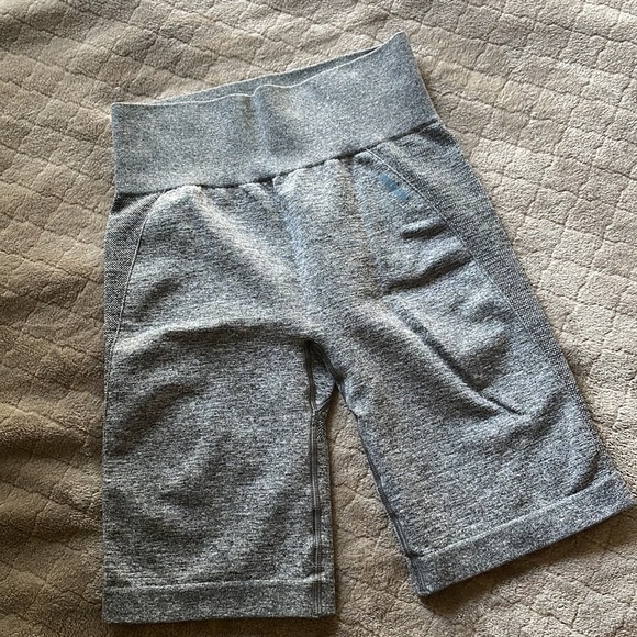 🦋GYMSHARK🦋 biker shorts - Picture 3 of 3